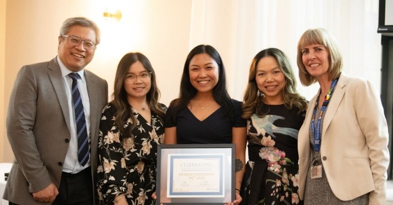 Katrina Cassandra (KC) Lazo (centre) accepts the Team-Based Interprofessional Teaching Award
